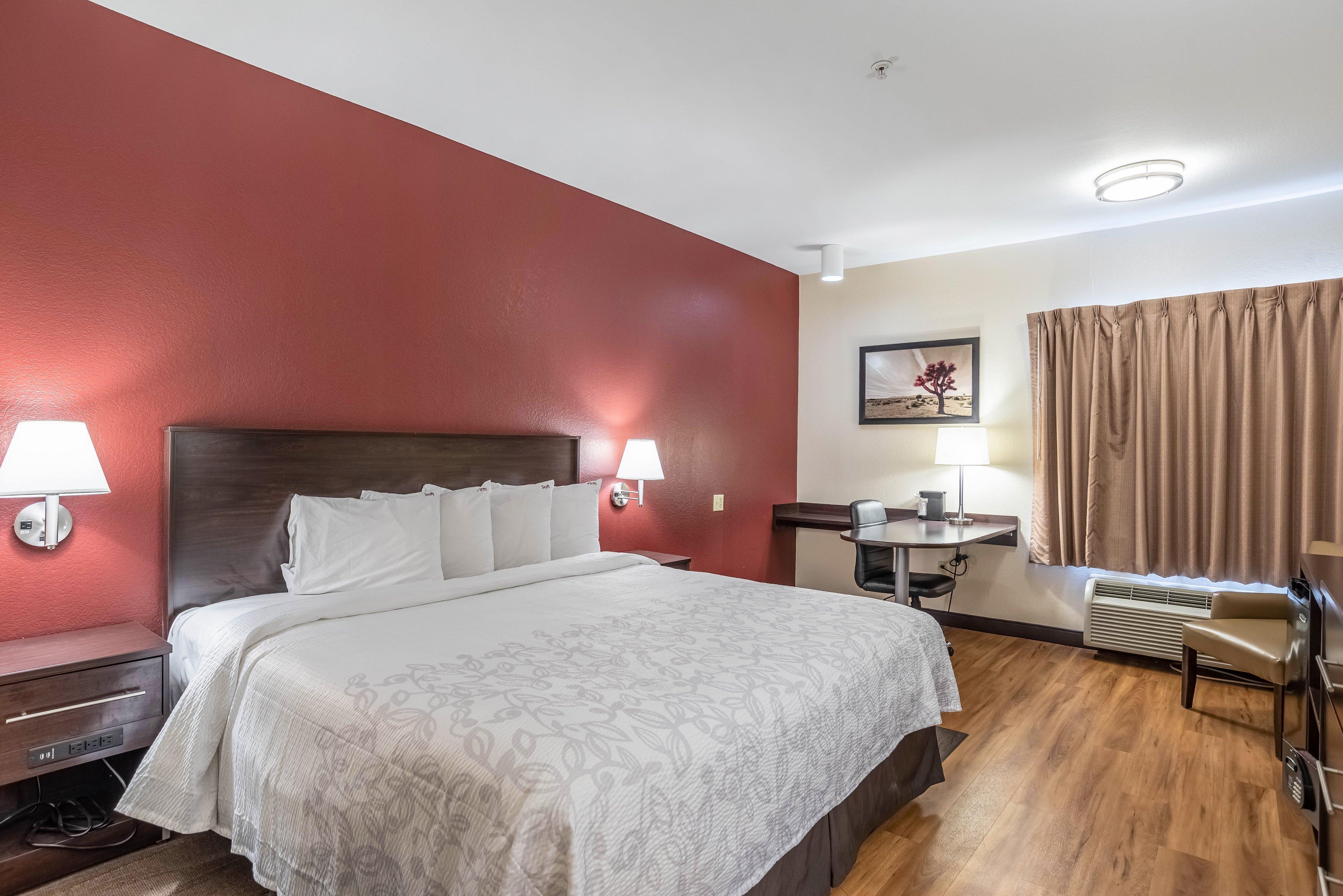 Red Roof Plus+ Downtown - Riverwalk Hotel San Antonio